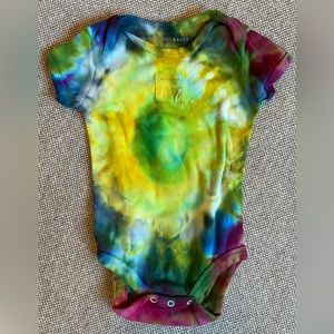 Burts Bees Tie-Dye Onesie 3-6M